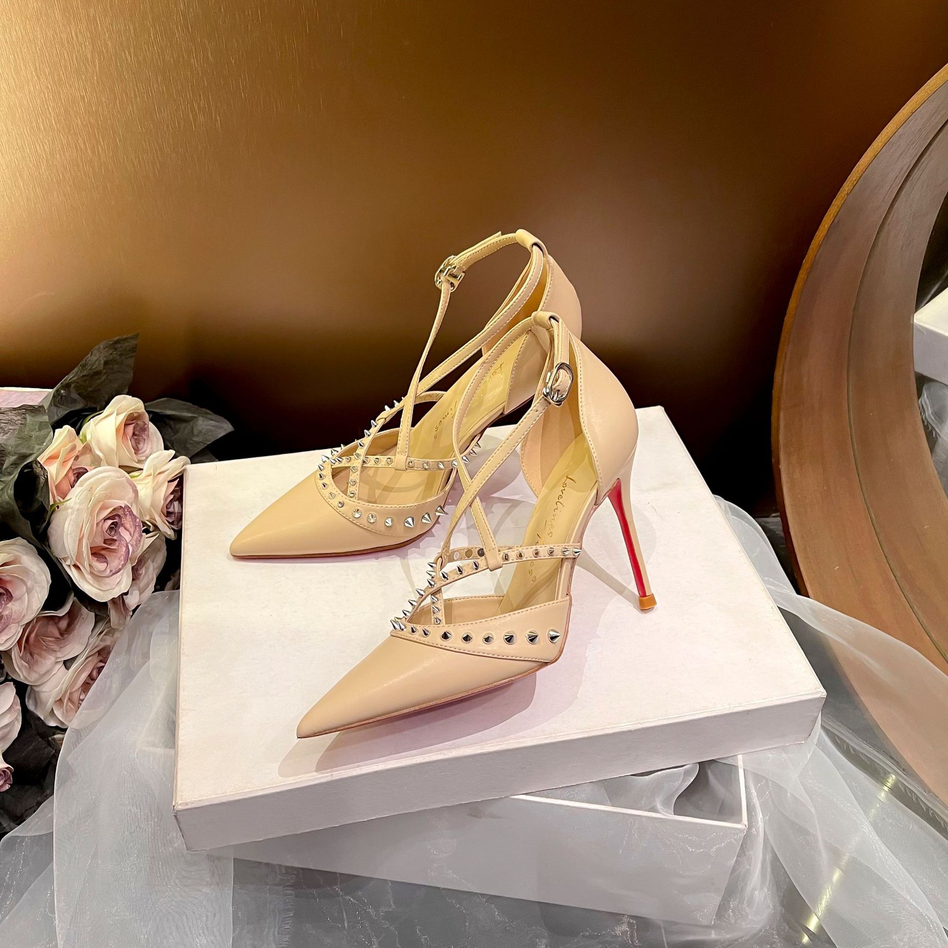 أحذية امرأة الرجعية الصنادل ال - مراجعة Casual Sandal Leather وسعره