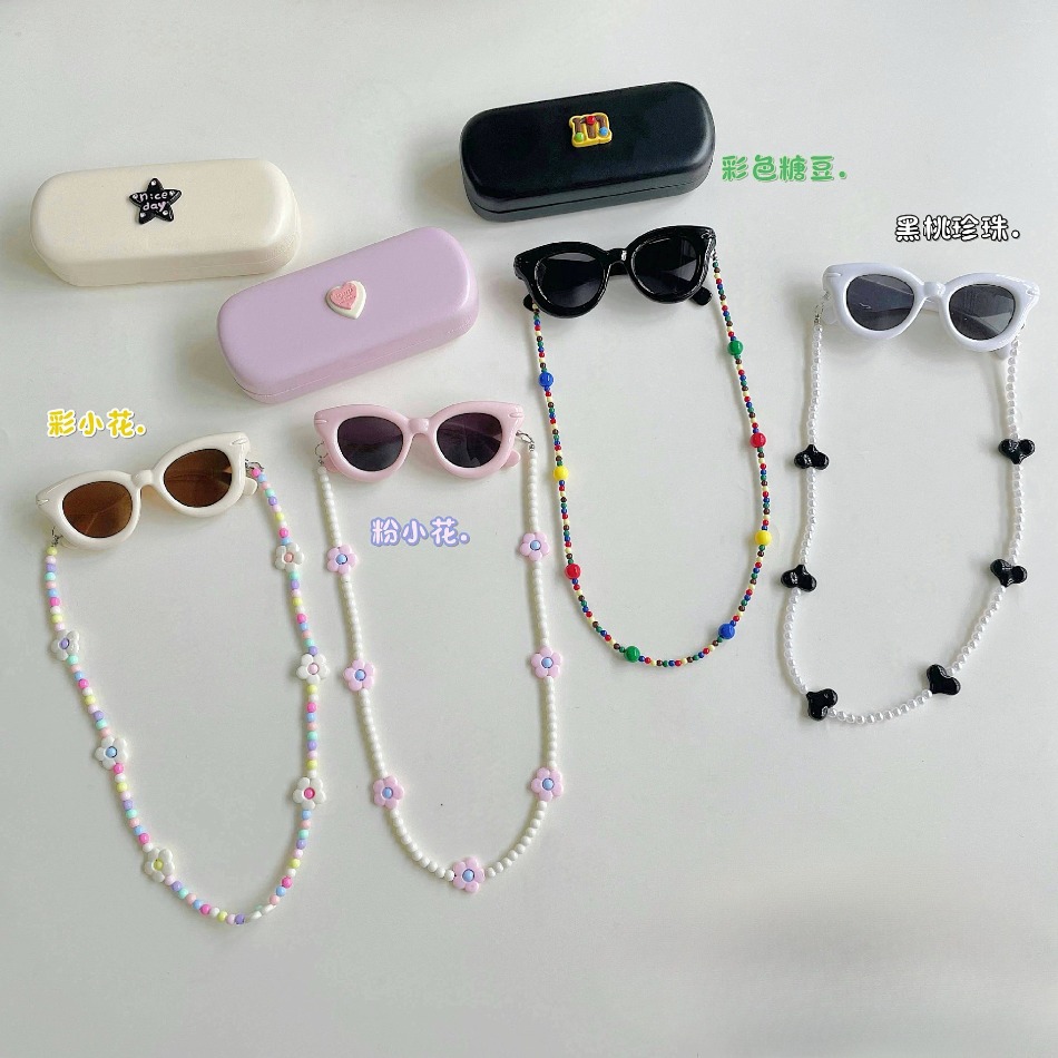 نظارات شمسية للفتيات الصغيرات  - مراجعة Sunglass Retainer Cord وسعره