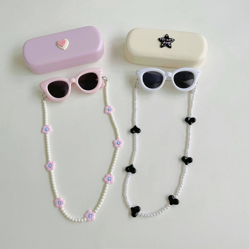 نظارات شمسية للفتيات الصغيرات  - مراجعة Sunglass Retainer Cord وسعره